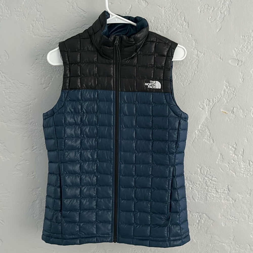 The North Face Women's Small Thermoball Eco Vest in Black/Dark Teal